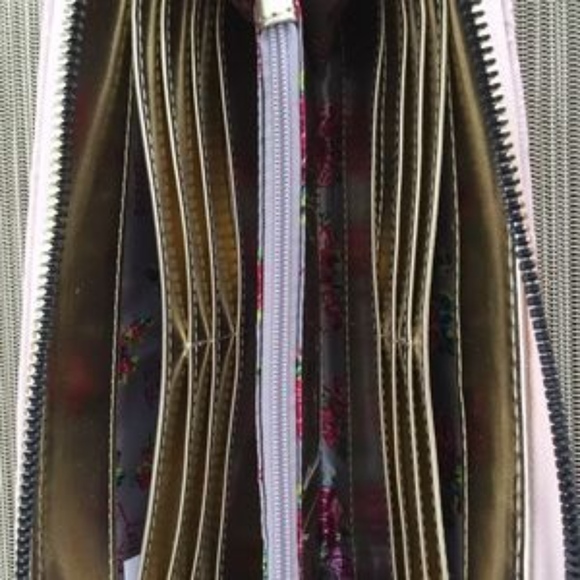 NEW💋XL Betsey Johnson Wristlet - Picture 3 of 3